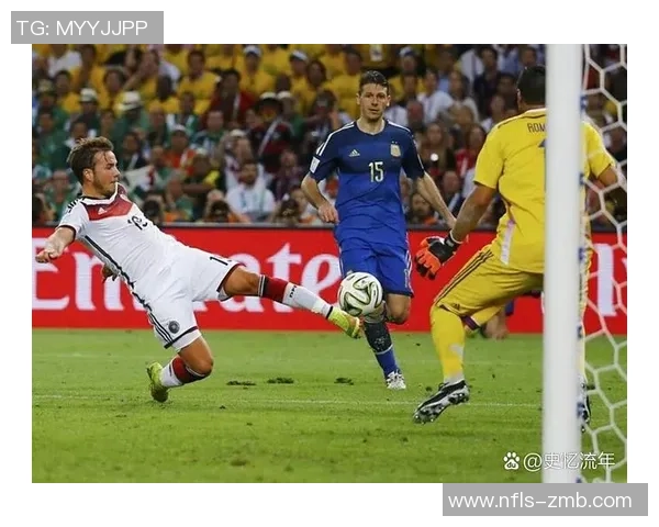 足球明星高强度训练曝光展现非凡技巧与拼搏精神震撼球迷